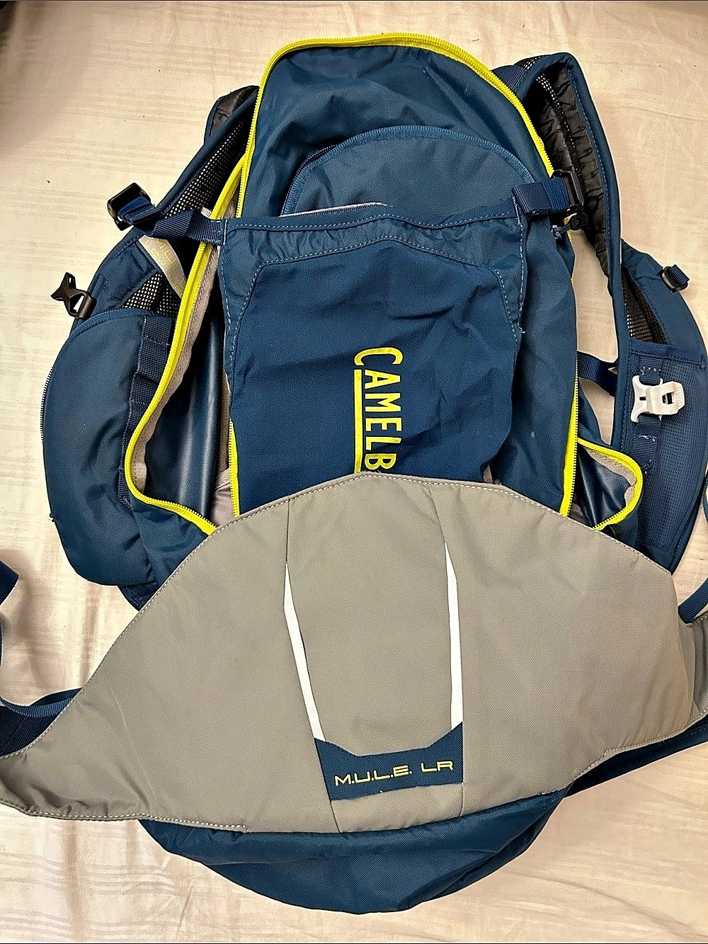 CamelBak M.U.L.E. LR 15 Hydration Pack. LR 15 Hydration Backpack Blue & Gray
